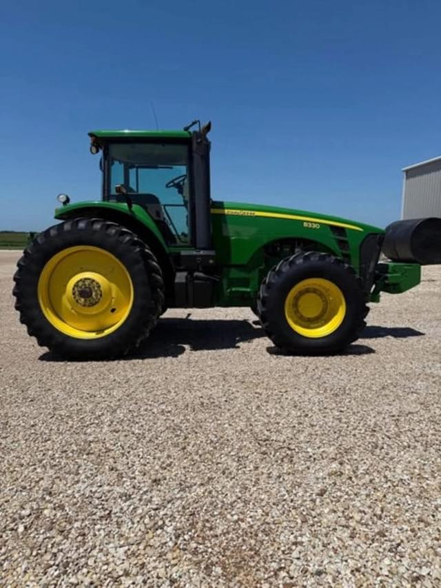 Image of John Deere 8330 equipment image 2