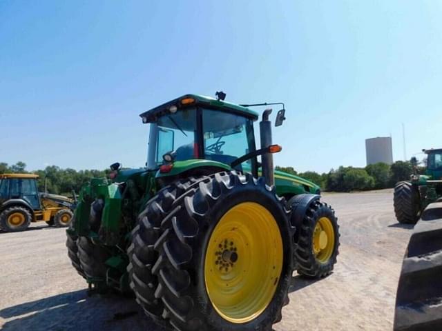 Image of John Deere 8330 equipment image 2