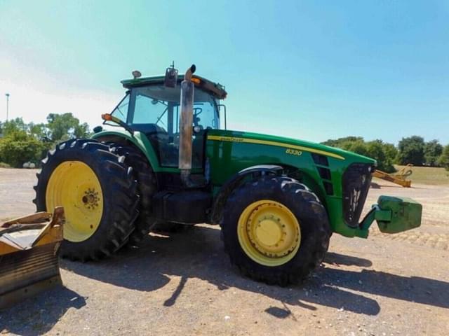 Image of John Deere 8330 equipment image 3