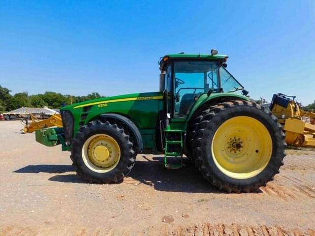 Image of John Deere 8330 equipment image 1