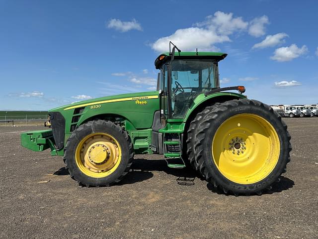 Image of John Deere 8330 equipment image 1