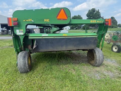 Image of John Deere 835 equipment image 1