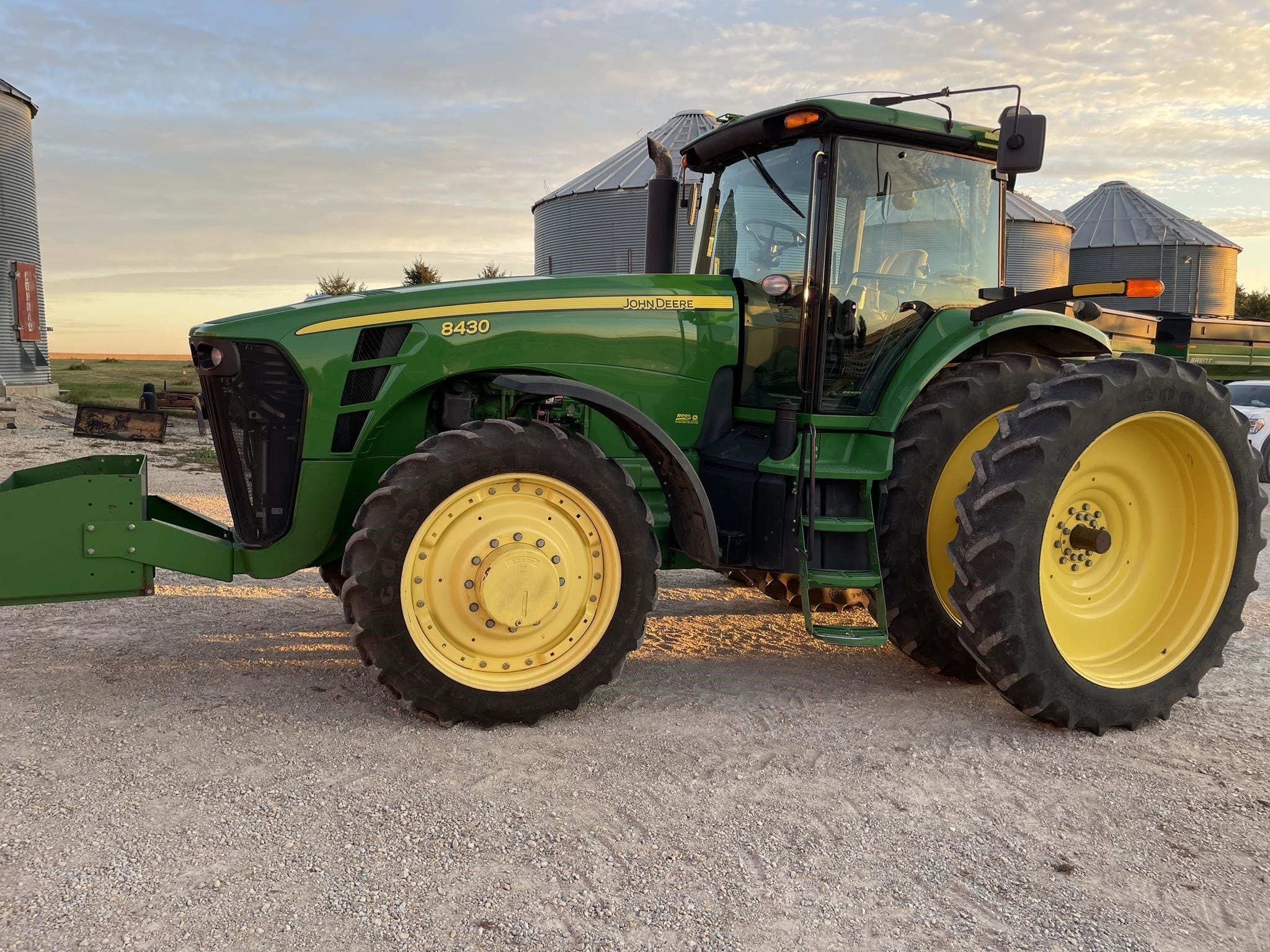 Main image John Deere 8430