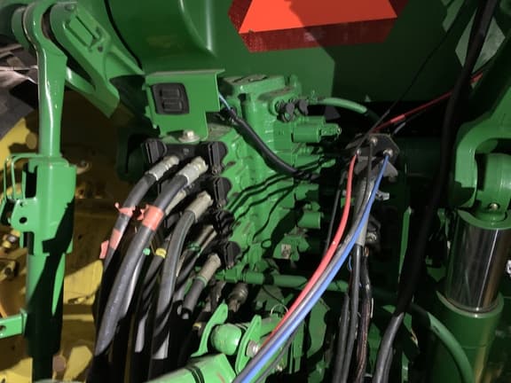 Image of John Deere 8430T equipment image 2
