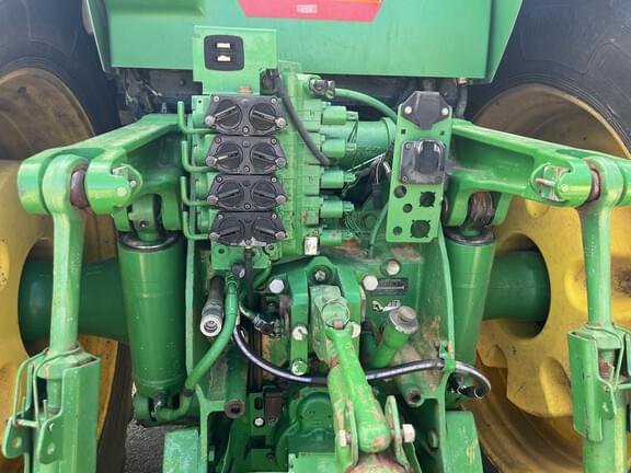 Image of John Deere 8530 equipment image 2