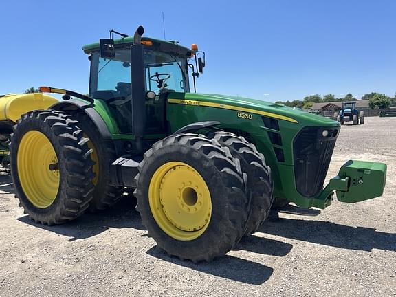 Image of John Deere 8530 equipment image 1