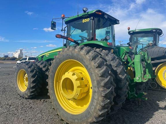 Image of John Deere 8530 equipment image 1