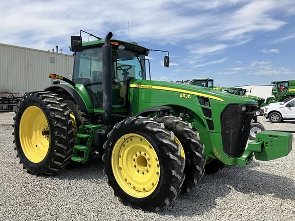 Image of John Deere 8530 equipment image 1