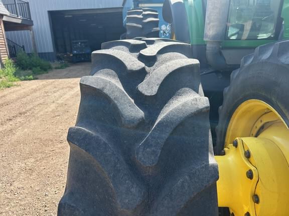 Image of John Deere 8530 equipment image 1