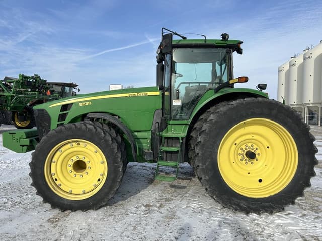Image of John Deere 8530 equipment image 2