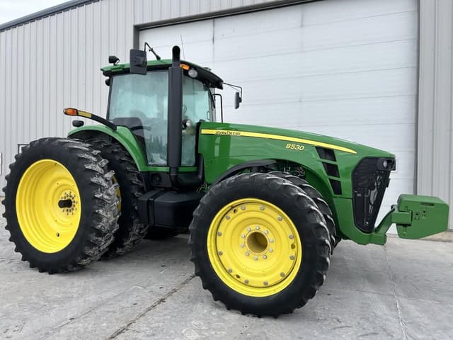 Image of John Deere 8530 equipment image 1