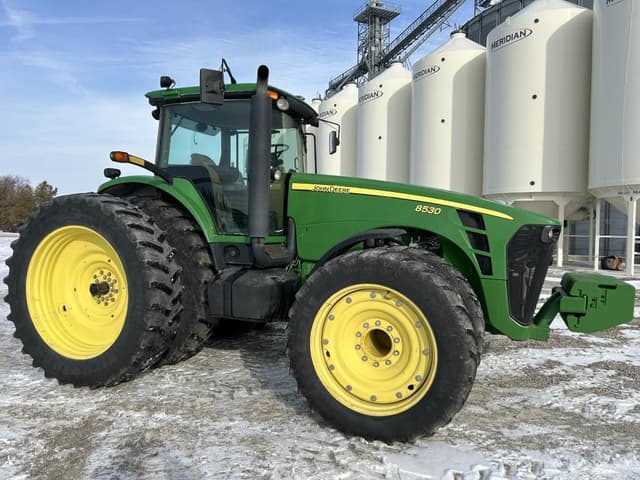 Image of John Deere 8530 equipment image 1