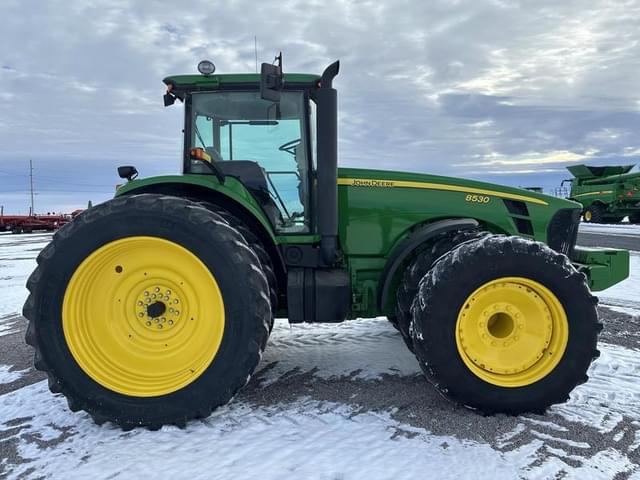Image of John Deere 8530 equipment image 2