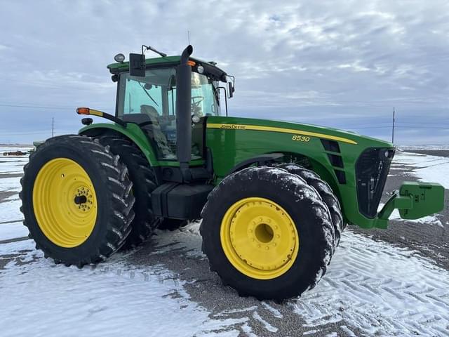 Image of John Deere 8530 equipment image 1