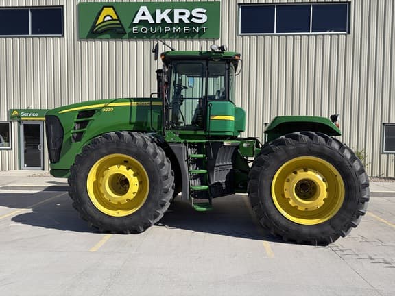 Image of John Deere 9230 equipment image 1
