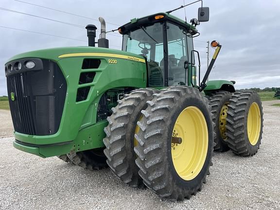 Image of John Deere 9230 equipment image 1