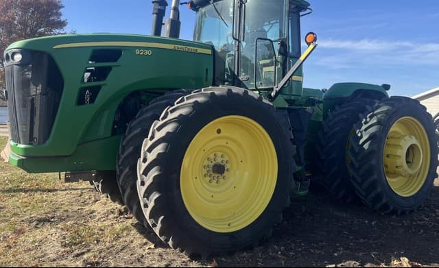 Image of John Deere 9230 equipment image 1