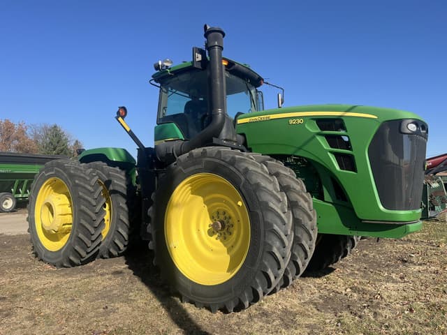 Image of John Deere 9230 equipment image 1