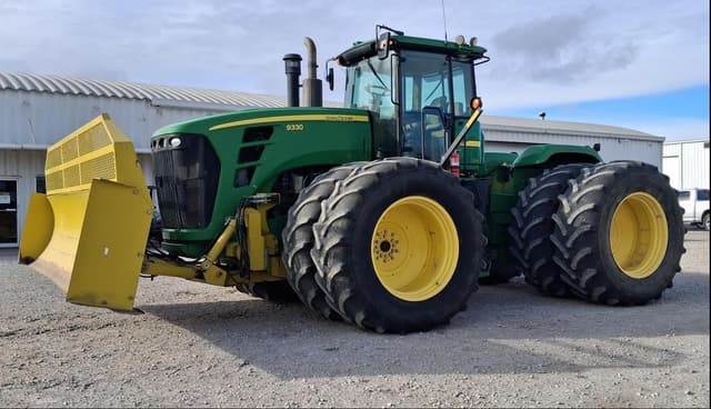 Image of John Deere 9330 equipment image 1