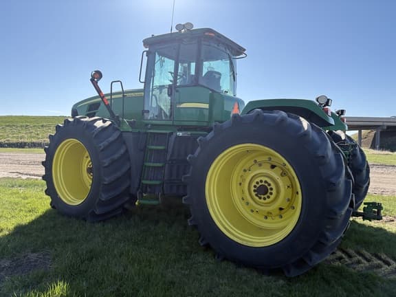 Image of John Deere 9330 equipment image 4