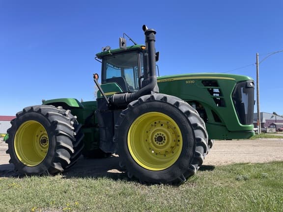 Image of John Deere 9330 equipment image 1