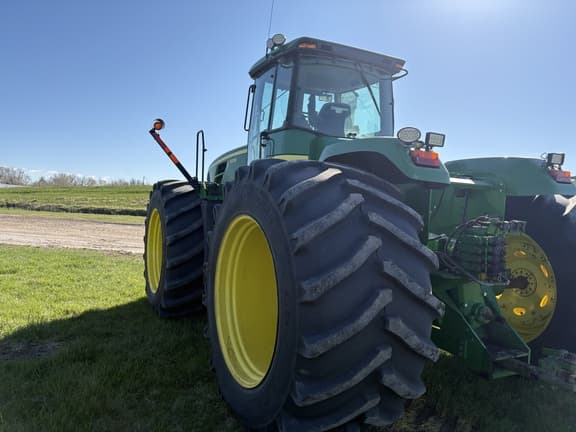 Image of John Deere 9330 equipment image 3