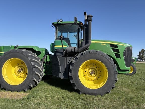 Image of John Deere 9330 equipment image 1