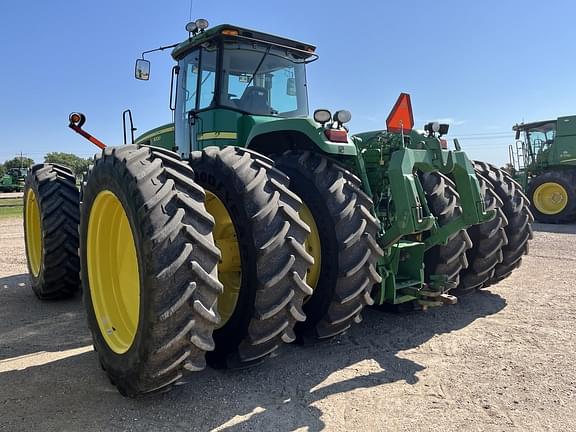 Image of John Deere 9330 equipment image 2