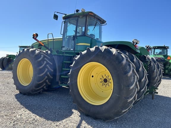 Image of John Deere 9330 equipment image 2