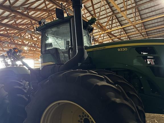 Image of John Deere 9330 equipment image 2