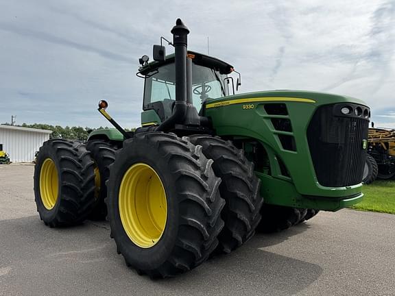 Image of John Deere 9330 equipment image 2