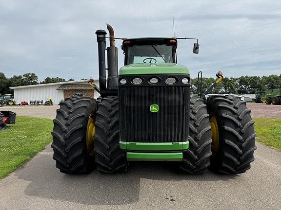 Image of John Deere 9330 equipment image 1