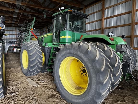 Image of John Deere 9330 equipment image 1