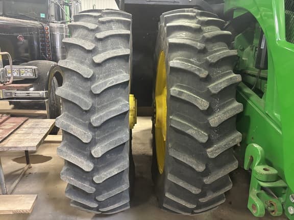 Image of John Deere 9330 equipment image 2