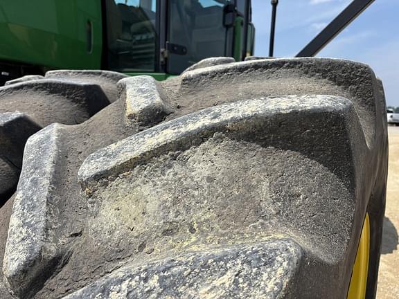 Image of John Deere 9330 equipment image 2
