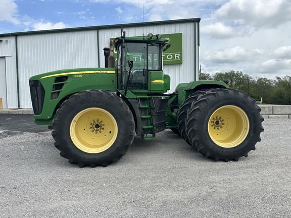 Image of John Deere 9330 equipment image 1