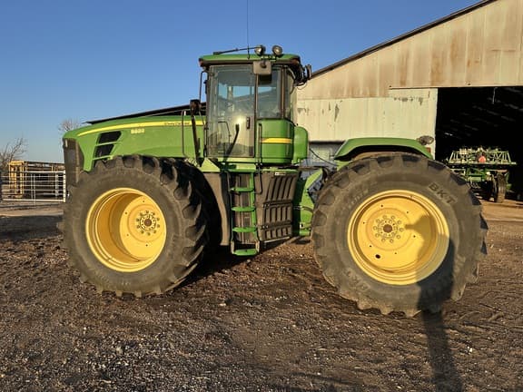 Image of John Deere 9330 equipment image 1