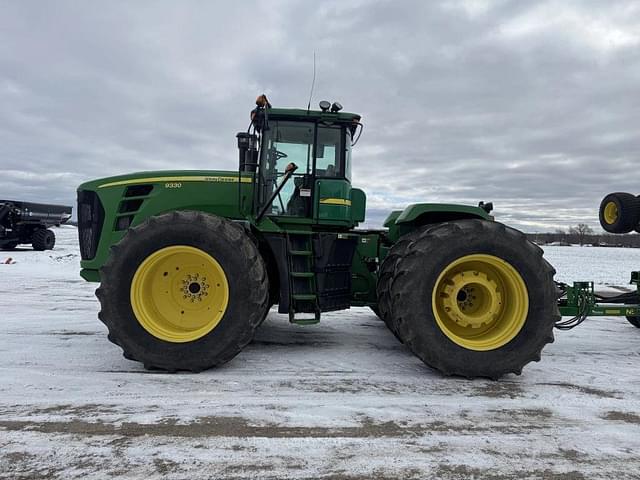 Image of John Deere 9330 equipment image 3