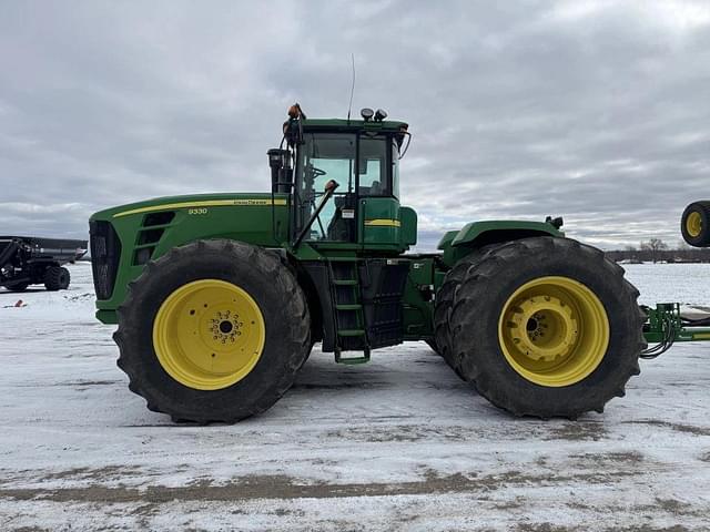 Image of John Deere 9330 equipment image 1