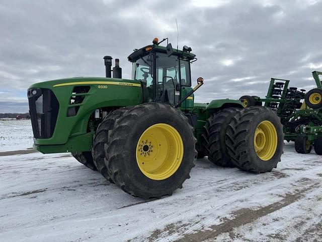 Image of John Deere 9330 equipment image 2