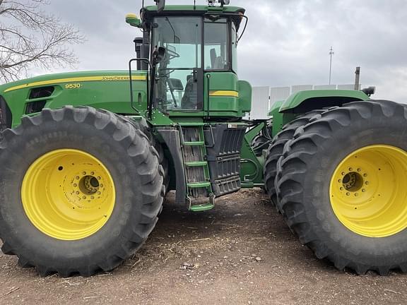 Image of John Deere 9530 equipment image 1