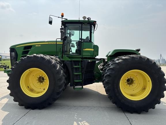 Image of John Deere 9530 equipment image 1