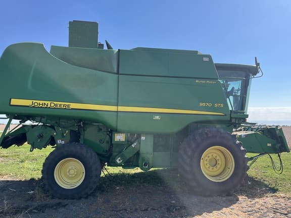 Image of John Deere 9570 STS equipment image 1