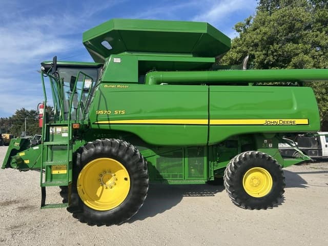 Image of John Deere 9570 STS equipment image 2