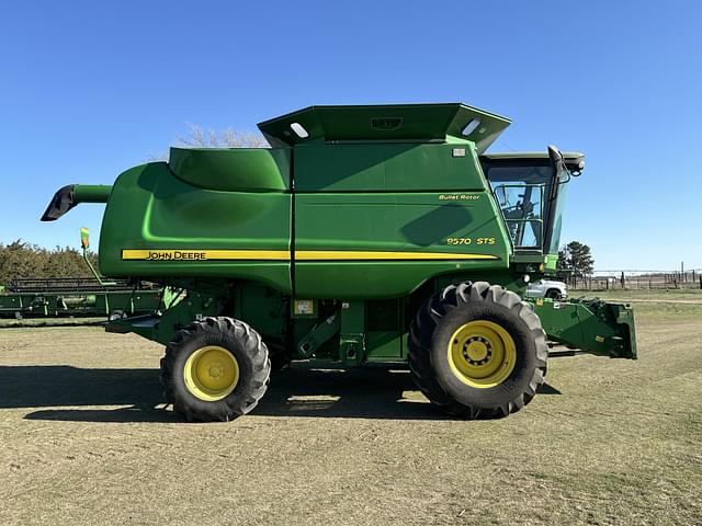 Image of John Deere 9570 STS equipment image 3