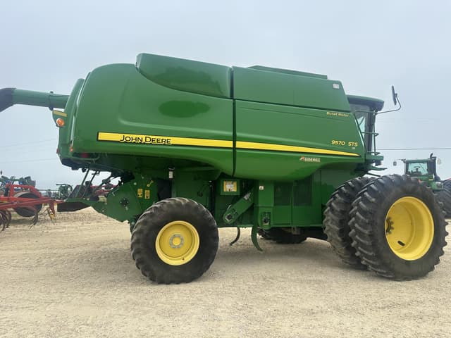 Image of John Deere 9570 STS equipment image 2