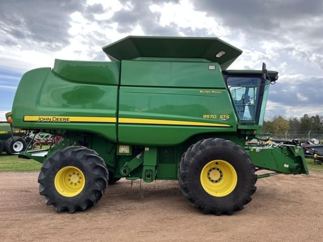 Image of John Deere 9570 STS equipment image 3