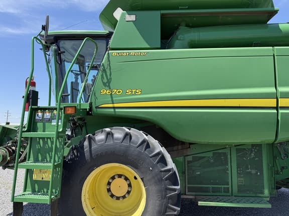 Image of John Deere 9670 STS equipment image 1