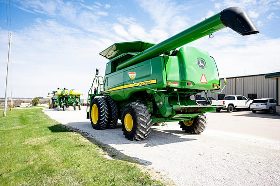 Image of John Deere 9670 STS equipment image 2