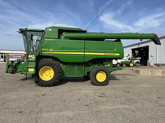 Image of John Deere 9670 STS equipment image 1